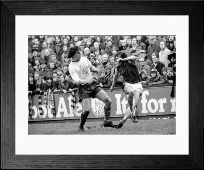 Framed Print : Football: West Ham F. C. v. Burnley. West Ham (2) v. Burnley (1). March 1975 75-01466-060 Framed Print : Football: West Ham F. C. v. Burnley. West Ham (2) v. Burnley (1). March 1975 75-01466-060