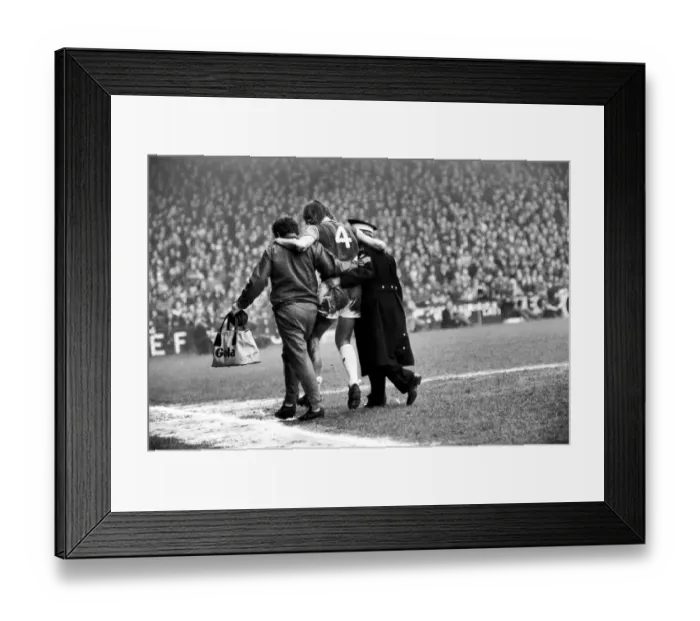 Framed Print : Football: West Ham F. C. v. Burnley. West Ham (2) v. Burnley (1)
