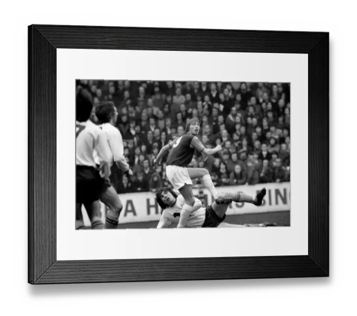 Framed Print : Football: West Ham F. C. v. Burnley. West Ham (2) v. Burnley (1). March 1975 75-01466-032
