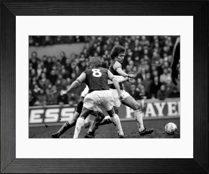 Framed Print : Football: West Ham F. C. v. Burnley. West Ham (2) v. Burnley (1). March 1975 75-01466-023 Framed Print : Football: West Ham F. C. v. Burnley. West Ham (2) v. Burnley (1). March 1975 75-01466-023