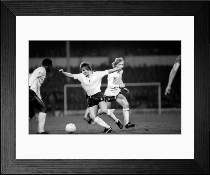 Framed Print : Sport: Football: F. A Cup: 3rd Round Replay: Tottenham Hotspur (3) v
