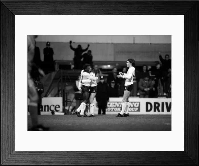 Framed Print : Sport: Football: F. A Cup: 3rd Round Replay: Tottenham Hotspur (3) v