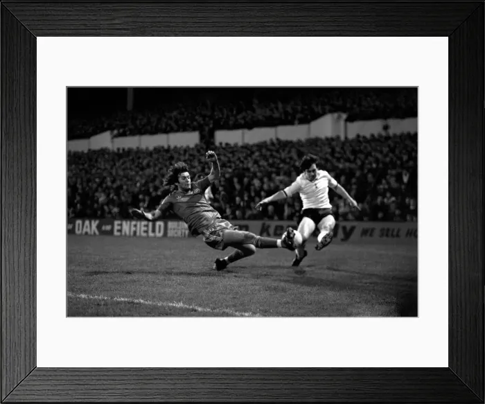Framed Print : Sport: Football: F. A Cup: 3rd Round Replay: Tottenham Hotspur (3) v