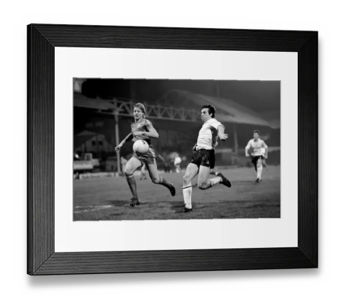 Framed Print : Sport: Football: F. A Cup: 3rd Round Replay: Tottenham Hotspur (3) v