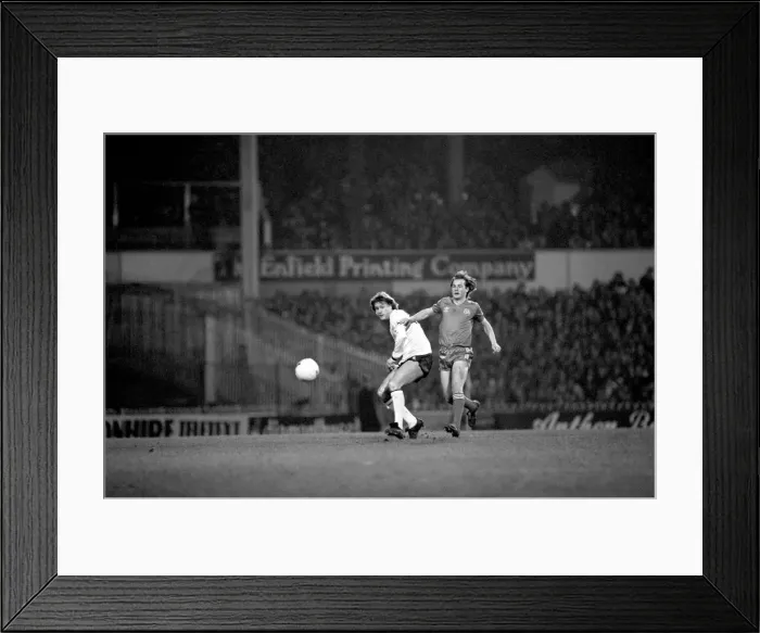 Framed Print : Sport: Football: F. A Cup: 3rd Round Replay: Tottenham Hotspur (3) v Framed Print : Sport: Football: F. A Cup: 3rd Round Replay: Tottenham Hotspur (3) v