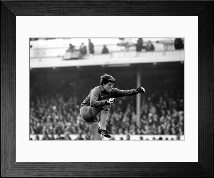 Framed Print : Sport: Football: Arsenal vs. Coventry. Action from the match. February 1981 81-00516-036 Framed Print : Sport: Football: Arsenal vs. Coventry. Action from the match. February 1981 81-00516-036