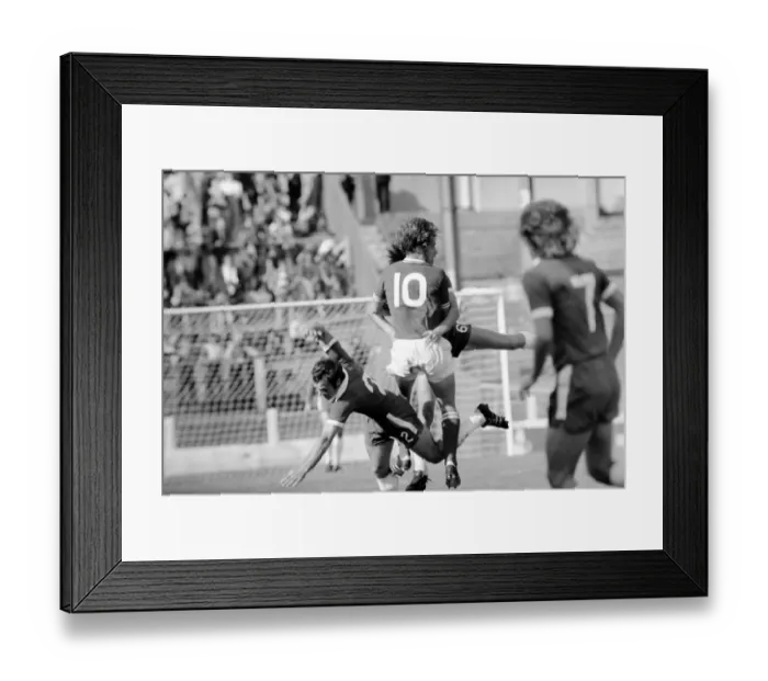 Framed Print : Chelsea v. Bristol City. Football Sport. September 1975 75-04969-012