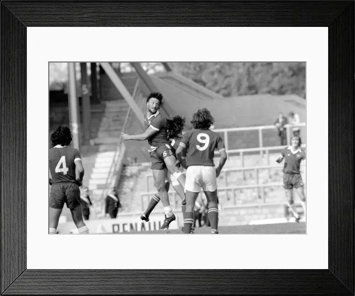 Framed Print : Football  /  Sport. Chelsea v. Bristol City. September 1975 75-04969-010