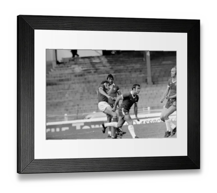 Framed Print : Football / Sport. Chelsea v. Bristol City. September 1975 75-04969-008 Framed Print : Football / Sport. Chelsea v. Bristol City. September 1975 75-04969-008