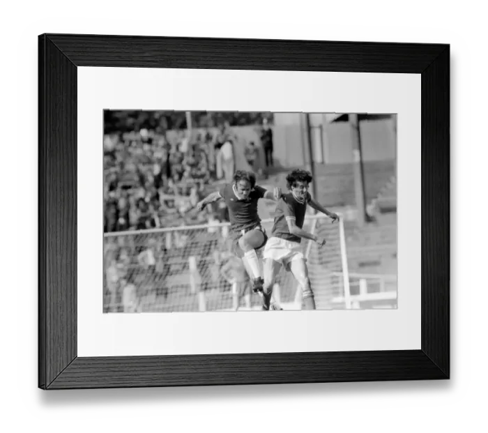 Framed Print : Football  /  Sport. Chelsea v. Bristol City. September 1975 75-04969-006