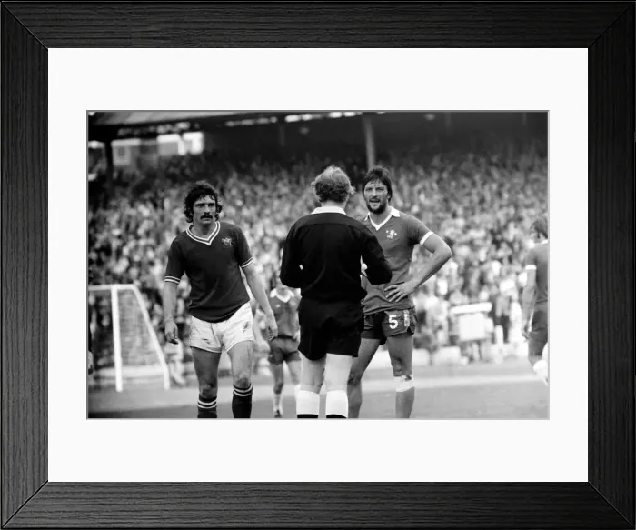 Framed Print : Football / Sport. Chelsea v. Bristol City. September 1975 75-04969-002 Framed Print : Football / Sport. Chelsea v. Bristol City. September 1975 75-04969-002