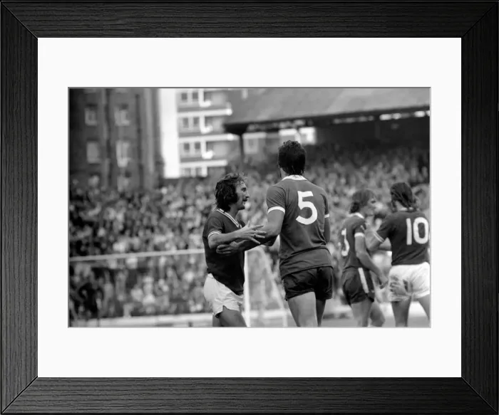 Framed Print : Football  /  Sport. Chelsea v. Bristol City. September 1975 75-04969-001