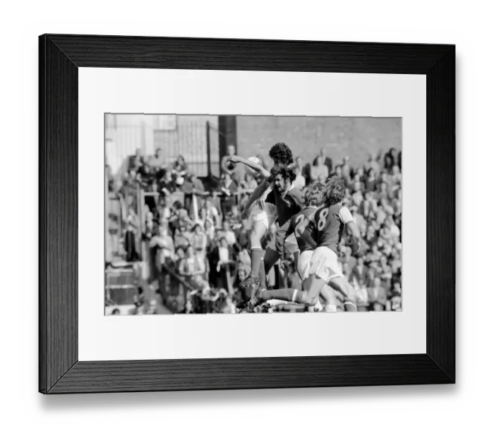 Framed Print : Sport / Football: Arsenal v. Everton. September 1975 75-04968-008 Framed Print : Sport / Football: Arsenal v. Everton. September 1975 75-04968-008