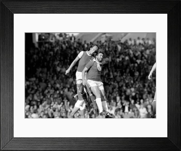 Framed Print : Sport / Football: Arsenal v. Everton. September 1975 75-04968-014 Framed Print : Sport / Football: Arsenal v. Everton. September 1975 75-04968-014