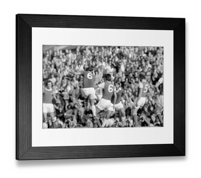 Framed Print : Sport  /  Football: Arsenal v. Everton. September 1975 75-04968-010