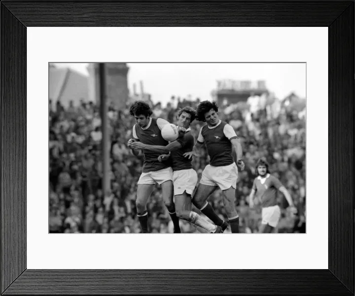 Framed Print : Sport  /  Football: Arsenal v. Everton. September 1975 75-04968-003