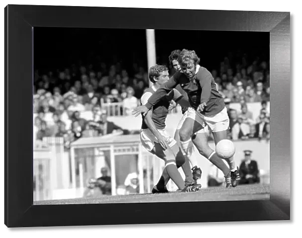 Sport  /  Football: Arsenal v. Everton. September 1975 75-04968-005