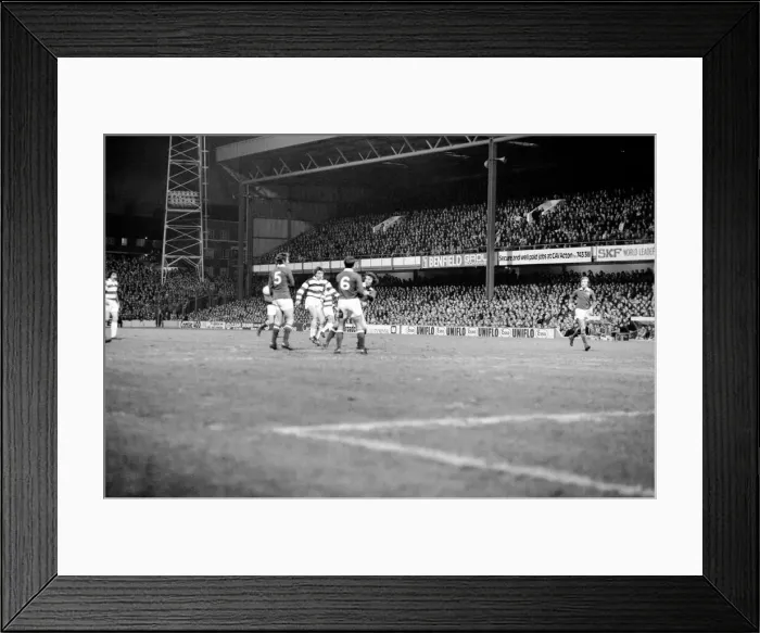 Framed Print : Football: Queens Park Rangers (1) vs. Chelsea F. C. (0). March 1975 75-01518-017 Framed Print : Football: Queens Park Rangers (1) vs. Chelsea F. C. (0). March 1975 75-01518-017