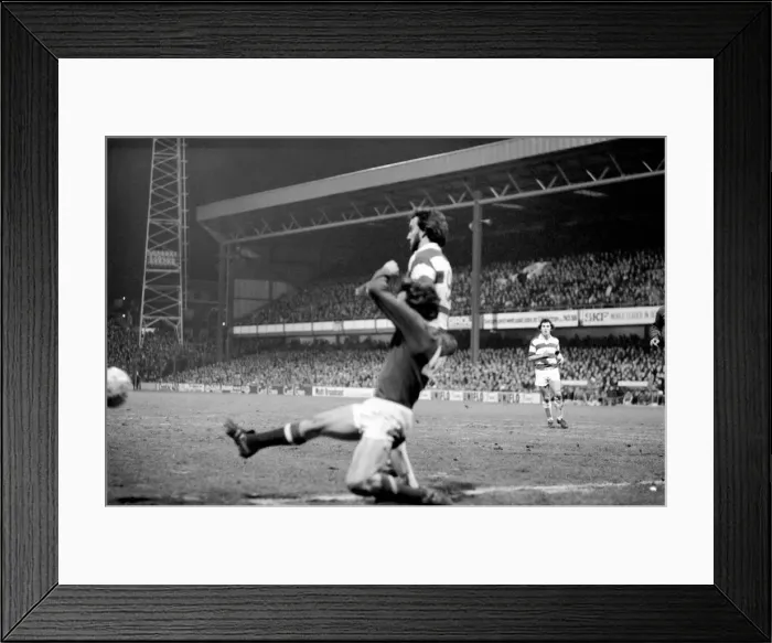 Framed Print : Football: Queens Park Rangers (1) vs. Chelsea F. C. (0). March 1975 75-01518-014 Framed Print : Football: Queens Park Rangers (1) vs. Chelsea F. C. (0). March 1975 75-01518-014