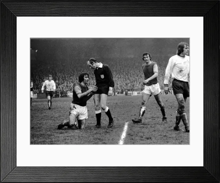 Framed Print : Football: West Ham vs. Burnley F. C. Praying for goals - West Ham Framed Print : Football: West Ham vs. Burnley F. C. Praying for goals - West Ham