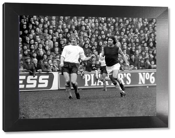 Football: West Ham vs. Burnley F. C. March 1975 75-01462-027