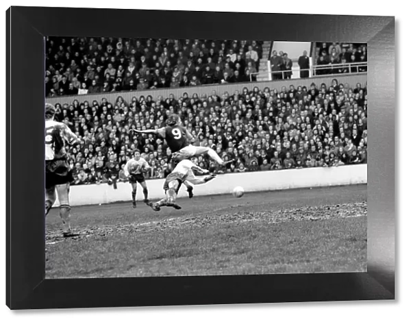 Football: West Ham vs. Burnley F. C. March 1975 75-01462-037