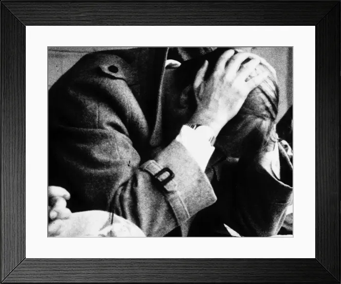 Framed Print : Motherwell manager Ally MacLeod sits with his head in his hands as he watches his team Framed Print : Motherwell manager Ally MacLeod sits with his head in his hands as he watches his team