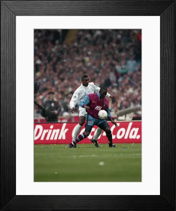 Framed Print : Aston Villa v Leeds United Coca-Cola Cup final at Wembley Stadium, 24th March 1996 Framed Print : Aston Villa v Leeds United Coca-Cola Cup final at Wembley Stadium, 24th March 1996