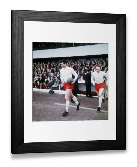 Framed Print : Charlie Hurley captain Sunderland leading team onto football pitch Framed Print : Charlie Hurley captain Sunderland leading team onto football pitch