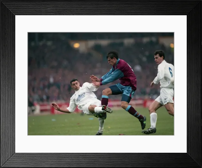 Framed Print : Aston Villa v Leeds United Coca-Cola Cup final at Wembley Stadium, 24th March 1996 Framed Print : Aston Villa v Leeds United Coca-Cola Cup final at Wembley Stadium, 24th March 1996