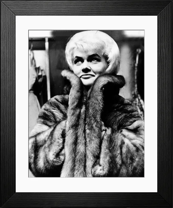 Framed Print : Spend, spend, spend Pools winner Viv Nicholson wearing a fur coat Framed Print : Spend, spend, spend Pools winner Viv Nicholson wearing a fur coat