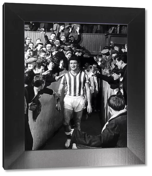 Charlie Hurley leads Sunderland on to the pitch Circa 1964
