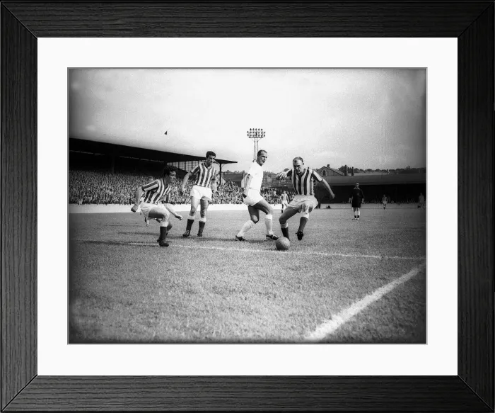 Framed Print : English League Division Two match at Elland Road. Leeds United 1 v Sunderland 0 Framed Print : English League Division Two match at Elland Road. Leeds United 1 v Sunderland 0