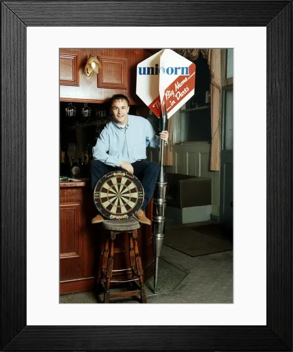 Framed Print : Chelsea and England footballer Dennis Wise poses in a public house with a dartboard Framed Print : Chelsea and England footballer Dennis Wise poses in a public house with a dartboard