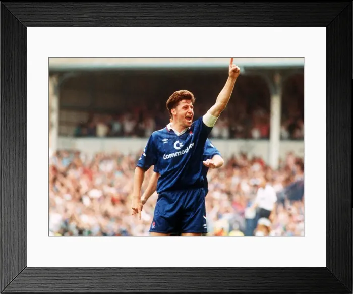 Framed Print : English League Division One match at White Hart Lane. Tottenham Hotspur 1 v Chelsea