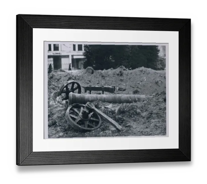 Framed Print : This is a Russian cannon / gun which dates from the Crimean War (1854-1858) Framed Print : This is a Russian cannon / gun which dates from the Crimean War (1854-1858)