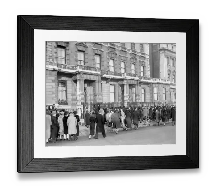 Framed Print : King Edward VIII Abdication Crisis Royal supporters outside palace Royalty Framed Print : King Edward VIII Abdication Crisis Royal supporters outside palace Royalty