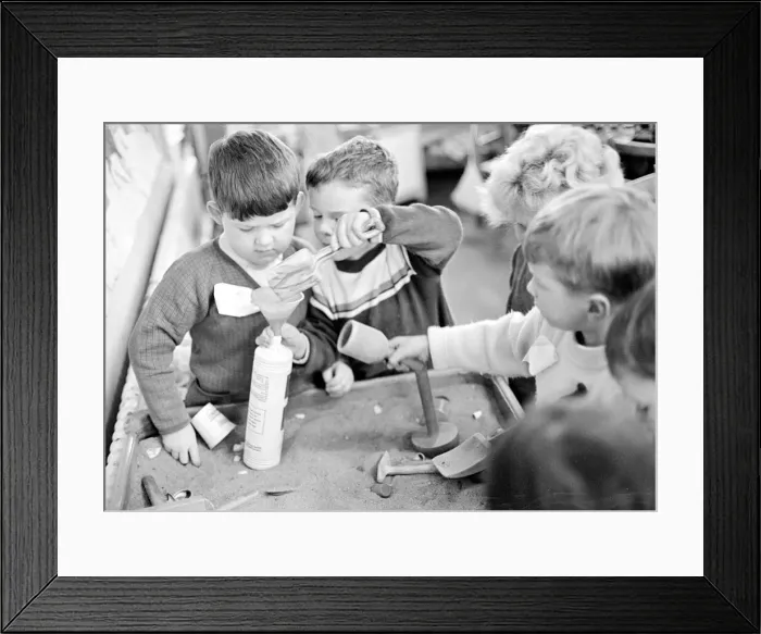Framed Print : Classroom scene shows children playing in the sandpit at Ravensdale Infants school Framed Print : Classroom scene shows children playing in the sandpit at Ravensdale Infants school