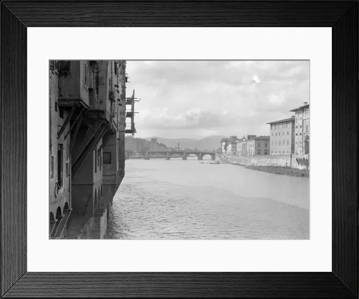 Framed Print : The River Arno seen here as it flows the Northern Italian city of Florence Framed Print : The River Arno seen here as it flows the Northern Italian city of Florence