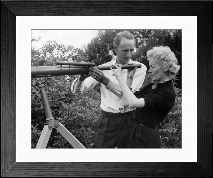Framed Print : Lord Kilbracken and Vicki Benet photographed together at Lord Kilbracken