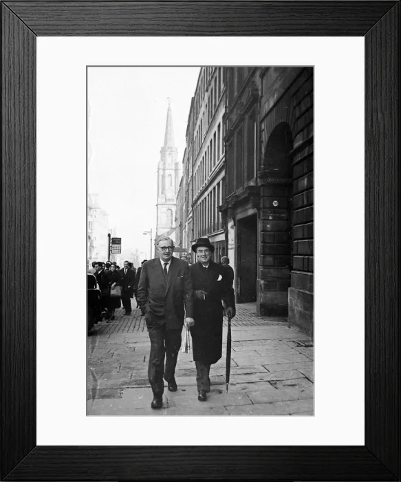 Framed Print : Argyll Divorce - February 1963 Duke of Argyll seen arriving at the law courts