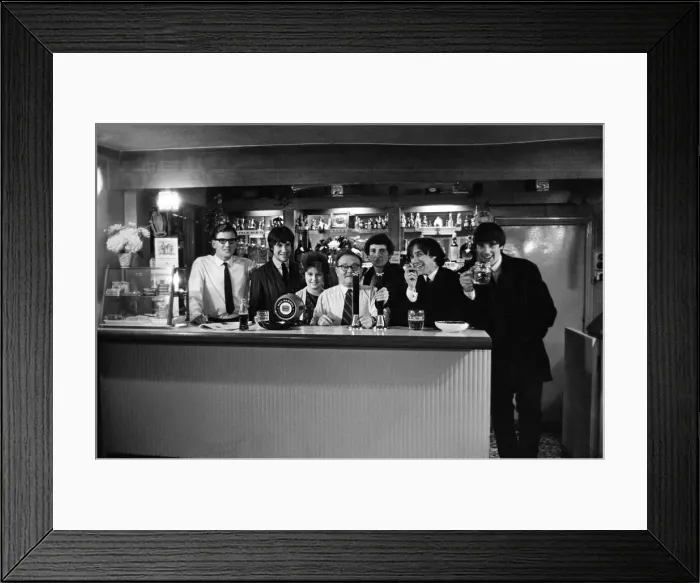Framed Print : The Kinks pop group September 1964 Ray Davies and Dave Davies in a pub Framed Print : The Kinks pop group September 1964 Ray Davies and Dave Davies in a pub