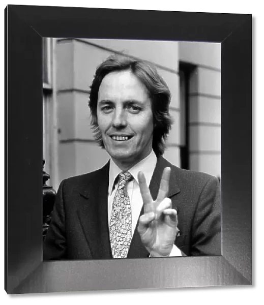 Simon Dee starts new programme with Radio Luxemborg August 1980
