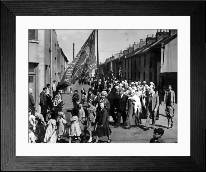 Framed Print : Members of the Islamia Allaouia Religious Society, Cardiff Framed Print : Members of the Islamia Allaouia Religious Society, Cardiff