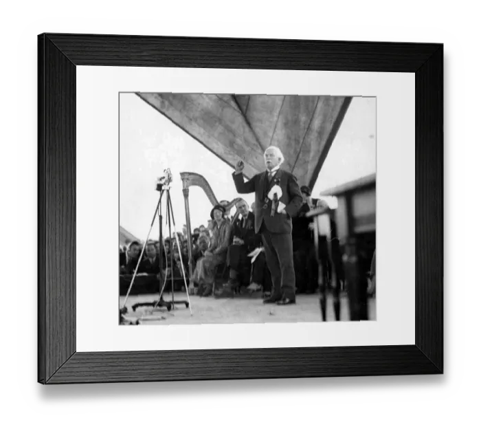 Framed Print : The Rt Hon David Lloyd George at the Urdd Gobaith Eisteddfod at Machynlleth addressing Framed Print : The Rt Hon David Lloyd George at the Urdd Gobaith Eisteddfod at Machynlleth addressing