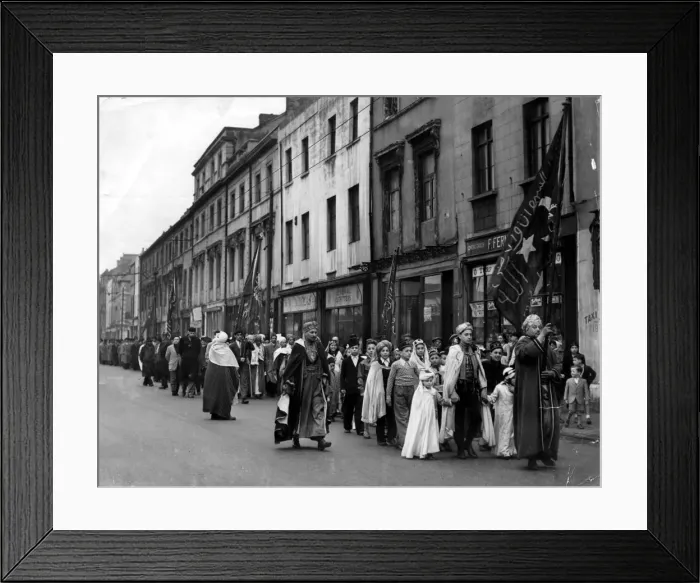 Framed Print : As the most important Moslem centre in Britain, Cardiff was the venue recently for an