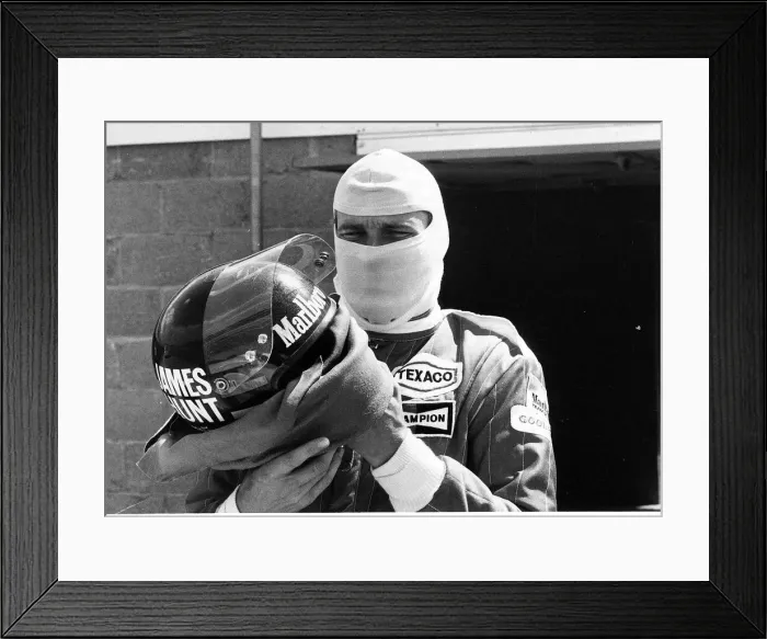 Framed Print : James Hunt racing driver puts on crash helmet in 1976 Framed Print : James Hunt racing driver puts on crash helmet in 1976