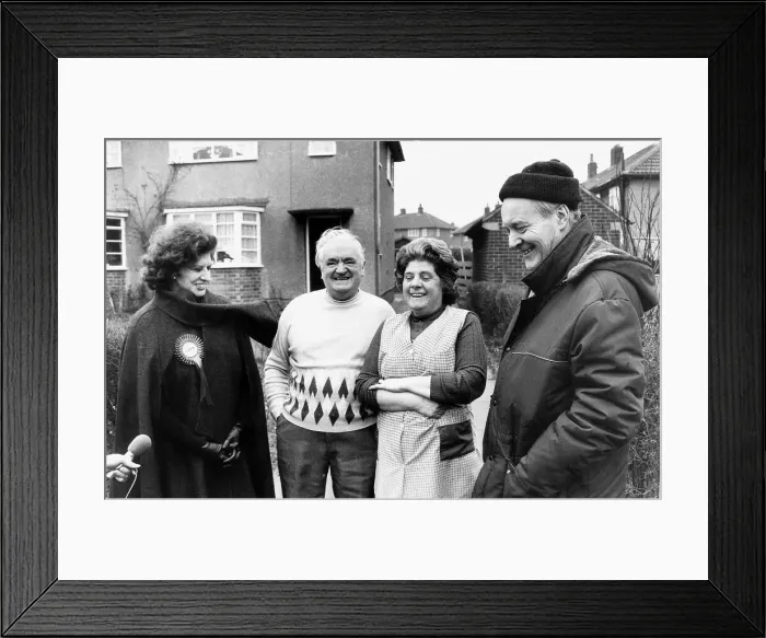 Framed Print : Tony Benn Labour candidate with actress Pat Phoenix and Joseph & Dorothy Willis in