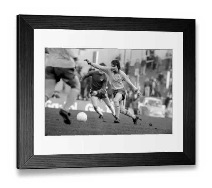 Framed Print : Football: Chelsea F. C. vs. Sheffield Wed. F. C. January 1975 75-00060-005
