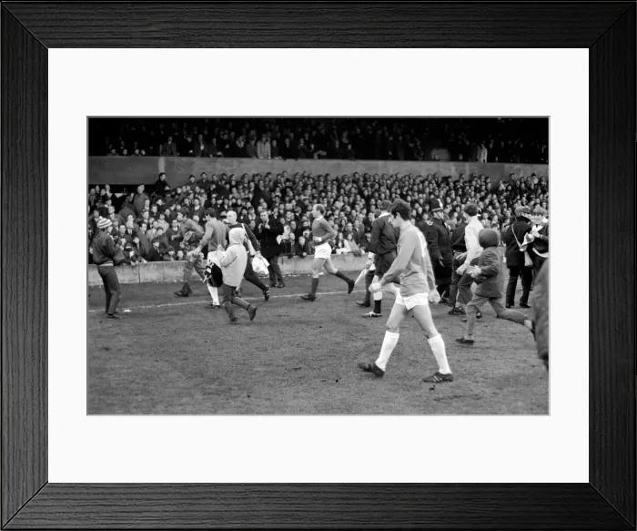 Framed Print : English FA Cup match at Portman Road Ipswich Town 0 v Manchester United 1 Framed Print : English FA Cup match at Portman Road Ipswich Town 0 v Manchester United 1
